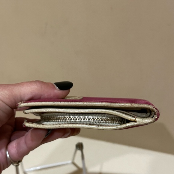 Gucci Red Bifold Wallet With Rubber Logo - Picture 5 of 13